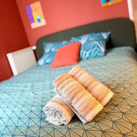 Escale Nantaise - Gare Sncf - - Parking *