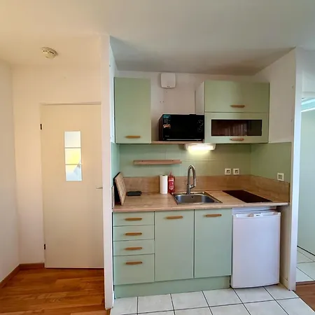 Escale Nantaise - Gare Sncf - - Parking *