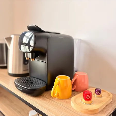 Escale Nantaise - Gare Sncf - - Parking *