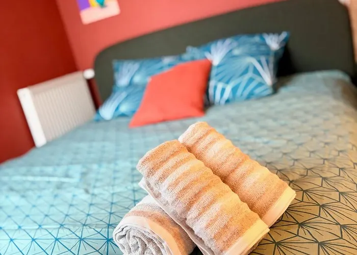 Escale Nantaise - Gare Sncf - - Parking *